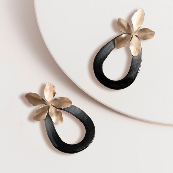Picture of SAE245 Black Mother of Pearl Statement Flower Earrings